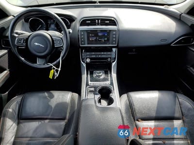 Zdjęcie 8 z 12 samochodu: 2017 JAGUAR XE PRESTIGE VIN:SAJAE4BGXHA963759 - miniatura