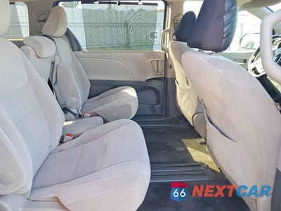 Zdjęcie 10 z 12 samochodu: 2016 TOYOTA SIENNA LE VIN:5TDKK3DC9GS714581 - miniatura