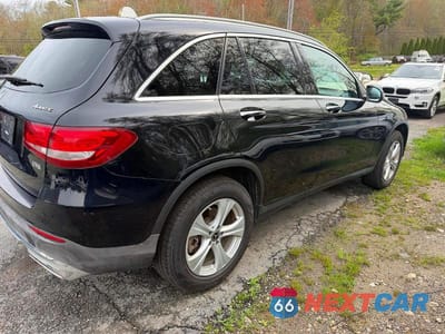 Czwarte zdjęcie samochodu z boku: 2018 MERCEDES-BENZ GLC 300 4MATIC VIN:WDC0G4KB9JV026466 - miniatura