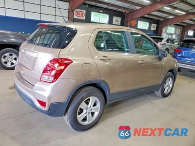 Trzecie zdjęcie samochodu z tyłu: 2018 CHEVROLET TRAX LS VIN:3GNCJNSB7JL173497 - miniatura