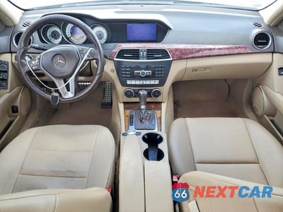 Zdjęcie 8 z 12 samochodu: 2012 MERCEDES-BENZ C 250 VIN:WDDGF4HB9CR215862 - miniatura