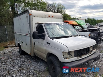 Czwarte zdjęcie samochodu z boku: 2003 FORD E350 BOX TRUCK VIN:1FDSE35L43HA25788 - miniatura