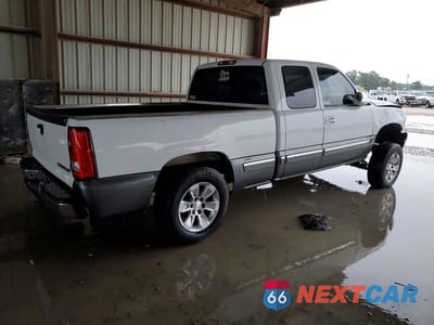 Trzecie zdjęcie samochodu z tyłu: 2001 CHEVROLET SILVERADO K1500 VIN:1GCEK19T01E242178 - miniatura