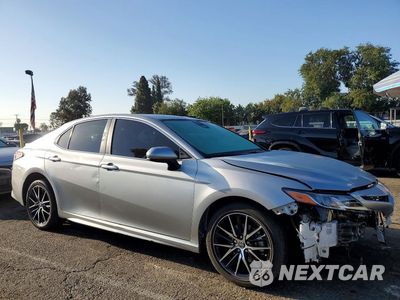 Czwarte zdjęcie samochodu z boku: 2021 TOYOTA CAMRY SE VIN:4T1G11AK4MU544304 - miniatura