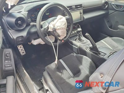 Zdjęcie 8 z 12 samochodu: 2025 TOYOTA GR 86 VIN:JF1ZNBE15S9758894 - miniatura