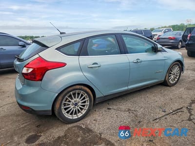 Trzecie zdjęcie samochodu z tyłu: 2014 FORD FOCUS BEV VIN:1FADP3R45EL259986 - miniatura