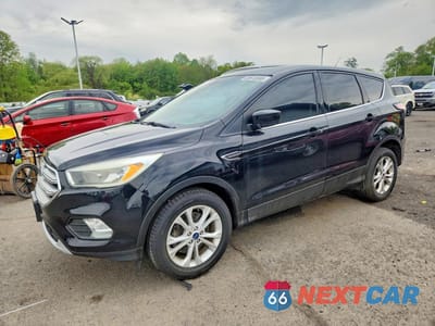 2017 FORD ESCAPE SE 1FMCU9GDXHUC32829 - główne zdjęcie licytacji z USA - miniatura