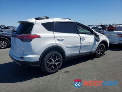 Trzecie zdjęcie samochodu z tyłu: 2018 TOYOTA RAV4 SE VIN:JTMNFREV2JJ198363 - miniatura