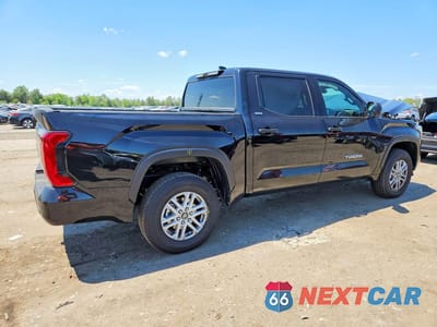 Trzecie zdjęcie samochodu z tyłu: 2026 TOYOTA TUNDRA SR5 VIN:5TFLA5DB8TX384754 - miniatura