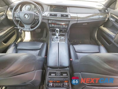 Zdjęcie 8 z 12 samochodu: 2013 BMW 750 XI VIN:WBAYB6C59DD224032 - miniatura