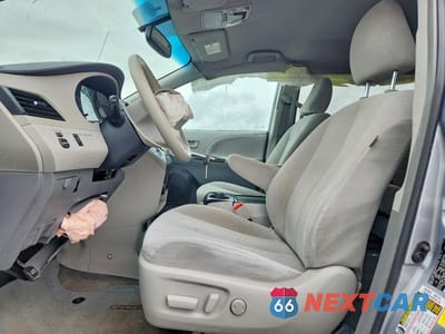 Zdjęcie 7 z 13 samochodu: 2013 TOYOTA SIENNA LE VIN:5TDKK3DCXDS390973 - miniatura