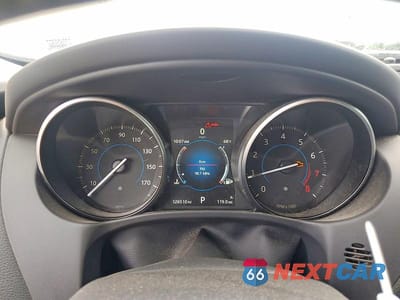 Zdjęcie 9 z 12 samochodu: 2017 JAGUAR XE PREMIUM VIN:SAJAD4BG7HA964516 - miniatura