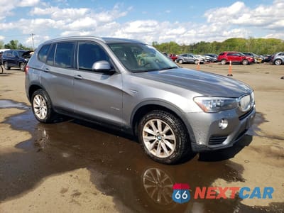 Czwarte zdjęcie samochodu z boku: 2017 BMW X3 SDRIVE28I VIN:5UXWZ7C39H0X40073 - miniatura