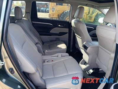 Zdjęcie 10 z 12 samochodu: 2019 TOYOTA HIGHLANDER HYBRID LIMITED PLATINUM VIN:5TDDGRFH3KS066816 - miniatura