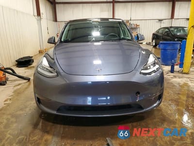 Piąte zdjęcie samochodu w środku: 2021 TESLA MODEL Y VIN:5YJYGDEE1MF254656 - miniatura