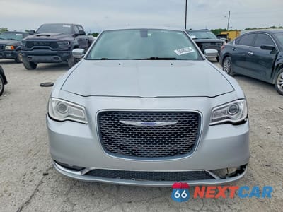 Piąte zdjęcie samochodu w środku: 2019 CHRYSLER 300 TOURING VIN:2C3CCAAG1KH648021 - miniatura