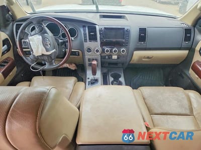 Zdjęcie 8 z 14 samochodu: 2011 TOYOTA SEQUOIA PLATINUM VIN:5TDDW5G18BS043724 - miniatura