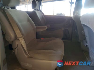 Zdjęcie 11 z 13 samochodu: 2004 TOYOTA SIENNA LE 7 PASSENGER VIN:5TDZA23C14S130409 - miniatura