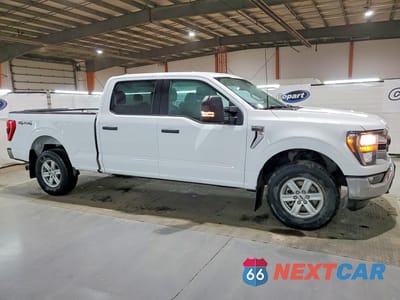 Czwarte zdjęcie samochodu z boku: 2023 FORD F150 SUPERCREW VIN:1FTFW1E54PKD32038 - miniatura