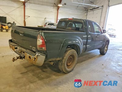 Trzecie zdjęcie samochodu z tyłu: 2010 TOYOTA TACOMA ACCESS CAB VIN:5TEUU4ENXAZ684252 - miniatura