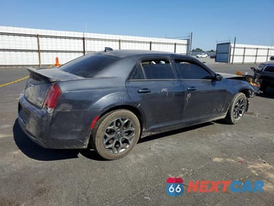 Trzecie zdjęcie samochodu z tyłu: 2018 CHRYSLER 300 S VIN:2C3CCAGG7JH250351 - miniatura