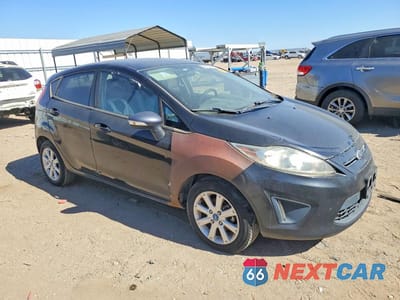 Czwarte zdjęcie samochodu z boku: 2013 FORD FIESTA SE VIN:3FADP4EJ2DM159567 - miniatura