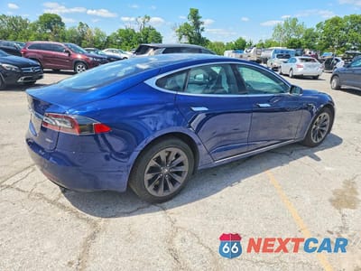 Trzecie zdjęcie samochodu z tyłu: 2018 TESLA MODEL S VIN:5YJSA1E20JF243493 - miniatura