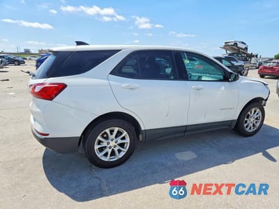 Trzecie zdjęcie samochodu z tyłu: 2018 CHEVROLET EQUINOX LS VIN:2GNAXHEV5J6317212 - miniatura