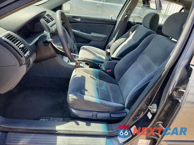 Zdjęcie 7 z 14 samochodu: 2004 HONDA ACCORD EX VIN:1HGCM56634A043520 - miniatura