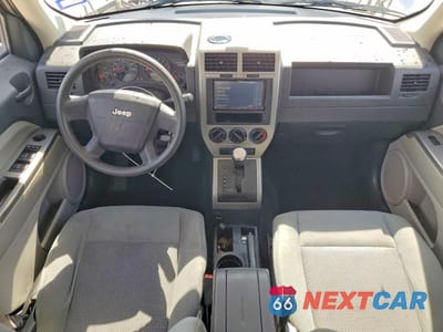 Zdjęcie 8 z 13 samochodu: 2007 JEEP PATRIOT SPORT VIN:1J8FF28W77D298748 - miniatura