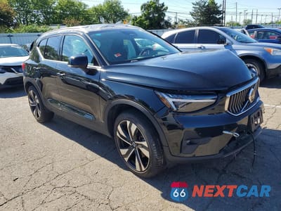 Czwarte zdjęcie samochodu z boku: 2024 VOLVO XC40 PLUS VIN:YV4L12UE3R2203829 - miniatura