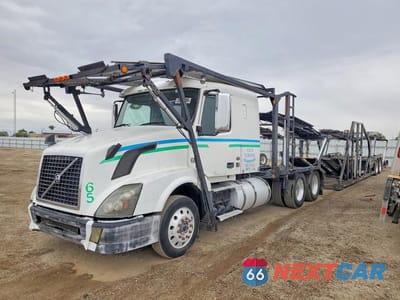 2011 VOLVO VN VNL 4V4NC9EG7BN293851 - główne zdjęcie licytacji z USA - miniatura