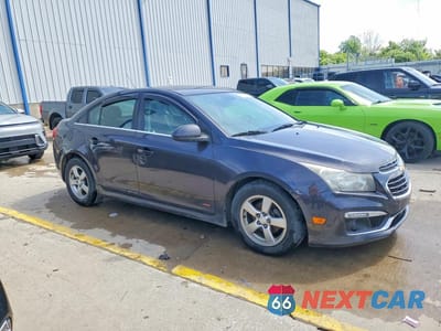 Czwarte zdjęcie samochodu z boku: 2015 CHEVROLET CRUZE LT VIN:1G1PC5SB7F7257327 - miniatura