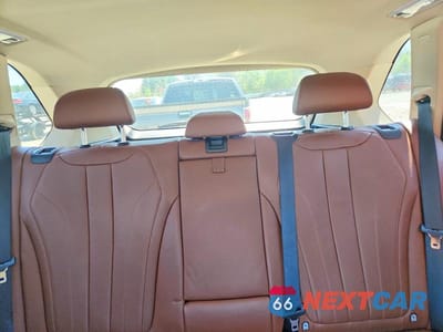 Zdjęcie 10 z 13 samochodu: 2015 BMW X5 XDRIVE50I VIN:5UXKR6C55F0J78096 - miniatura