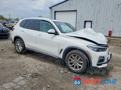 Czwarte zdjęcie samochodu z boku: 2021 BMW X5 XDRIVE40I VIN:5UXCR6C04M9F69180 - miniatura