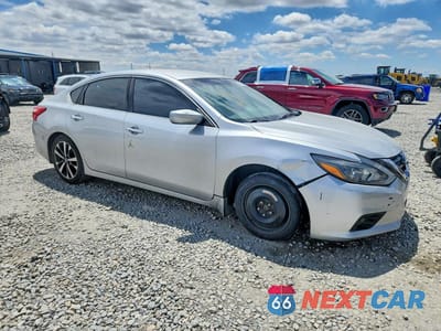 Czwarte zdjęcie samochodu z boku: 2016 NISSAN ALTIMA 2.5 SR VIN:1N4AL3AP1GC177423 - miniatura