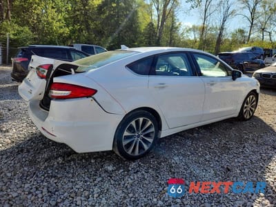 Trzecie zdjęcie samochodu z tyłu: 2020 FORD FUSION SE VIN:3FA6P0T94LR190878 - miniatura