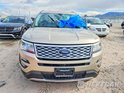 Piąte zdjęcie samochodu w środku: 2017 FORD EXPLORER PLATINUM VIN:1FM5K8HT8HGD21263 - miniatura