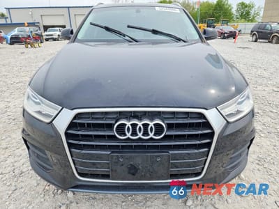 Piąte zdjęcie samochodu w środku: 2017 AUDI Q3 PREMIUM VIN:WA1BCCFS1HR016560 - miniatura