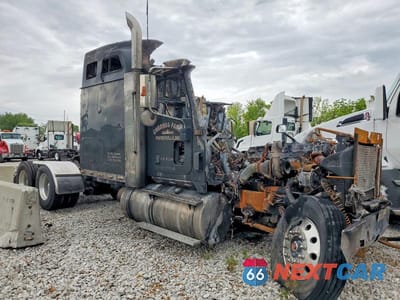 2000 INTERNATIONAL 9900I SEMI TRUCK 2HSCHASR7YC084059 - główne zdjęcie licytacji z USA - miniatura