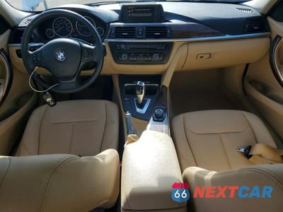 Zdjęcie 8 z 12 samochodu: 2013 BMW 320 I VIN:WBA3B1C54DK128690 - miniatura