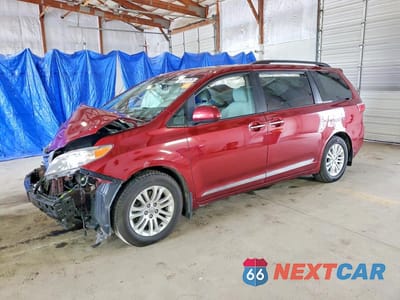 2017 TOYOTA SIENNA XLE 8-PASSENGER 5TDYZ3DC4HS821142 - główne zdjęcie licytacji z USA - miniatura
