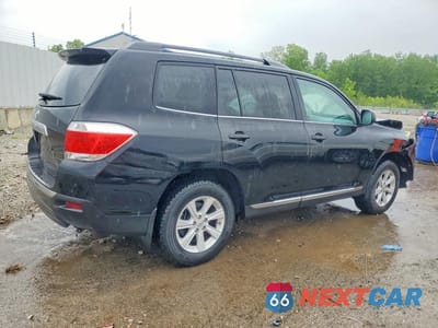 Trzecie zdjęcie samochodu z tyłu: 2013 TOYOTA HIGHLANDER SE VIN:5TDZK3EHXDS136186 - miniatura
