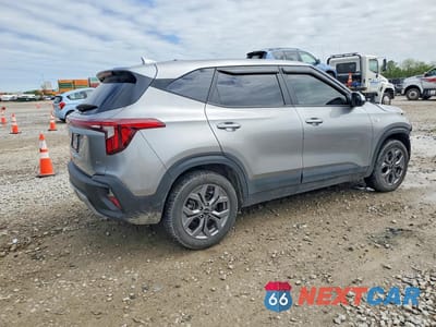 Trzecie zdjęcie samochodu z tyłu: 2024 KIA SELTOS LX VIN:KNDEPCAAXR7647312 - miniatura