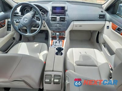 Zdjęcie 8 z 12 samochodu: 2011 MERCEDES-BENZ C 300 4MATIC VIN:WDDGF8BB2BR179883 - miniatura