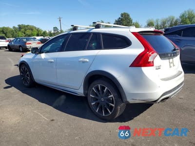 Drugie zdjęcie samochodu z przodu: 2017 VOLVO V60 CROSS COUNTRY PREMIER VIN:YV440MWKXH1040543 - miniatura