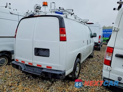 Trzecie zdjęcie samochodu z tyłu: 2015 CHEVROLET EXPRESS G2500 VIN:1GCWGFCF0F1168393 - miniatura