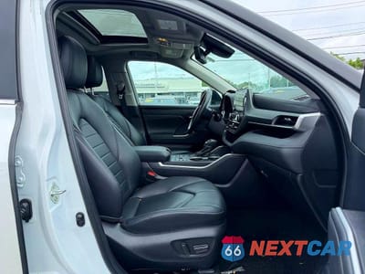 Zdjęcie 12 z 14 samochodu: 2023 TOYOTA HIGHLANDER XLE VIN:5TDKDRBH6PS515550 - miniatura