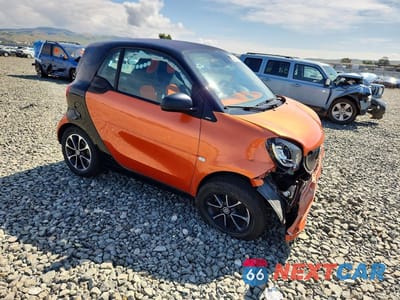 Czwarte zdjęcie samochodu z boku: 2016 SMART FORTWO VIN:WMEFJ5DA7GK051762 - miniatura