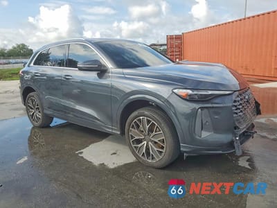Czwarte zdjęcie samochodu z boku: 2025 AUDI Q5 PREMIUM PLUS VIN:WA12AAGUXS2021072 - miniatura